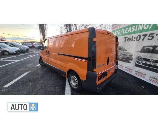 Second-hand Renault Trafic 101 CP (74 kW) 2006 Portocaliu Monovolum
