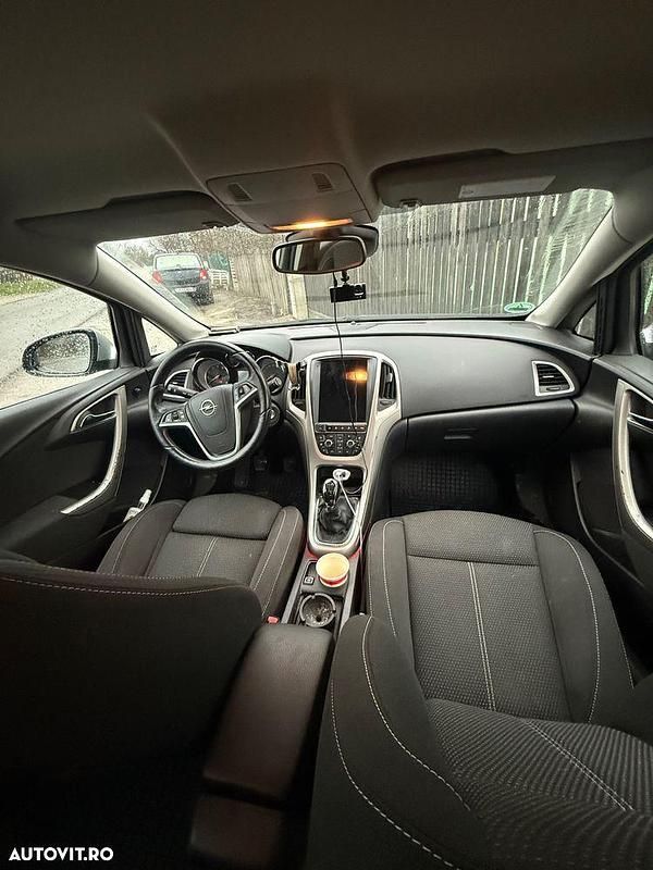 Culoaregri Utilizat 2013 Opel Astra Hatchback | 4.200 EUR (Preț OK) - Imagine 1/4