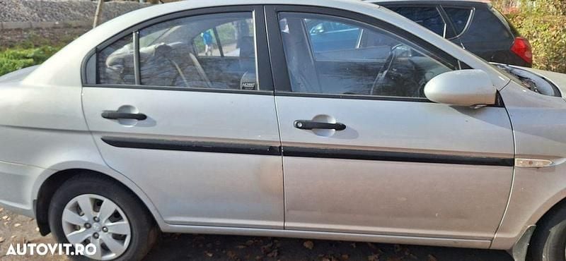 Second-hand Hyundai Accent 110 CP (80 kW) 2010 Culoaregri Berlinǎ