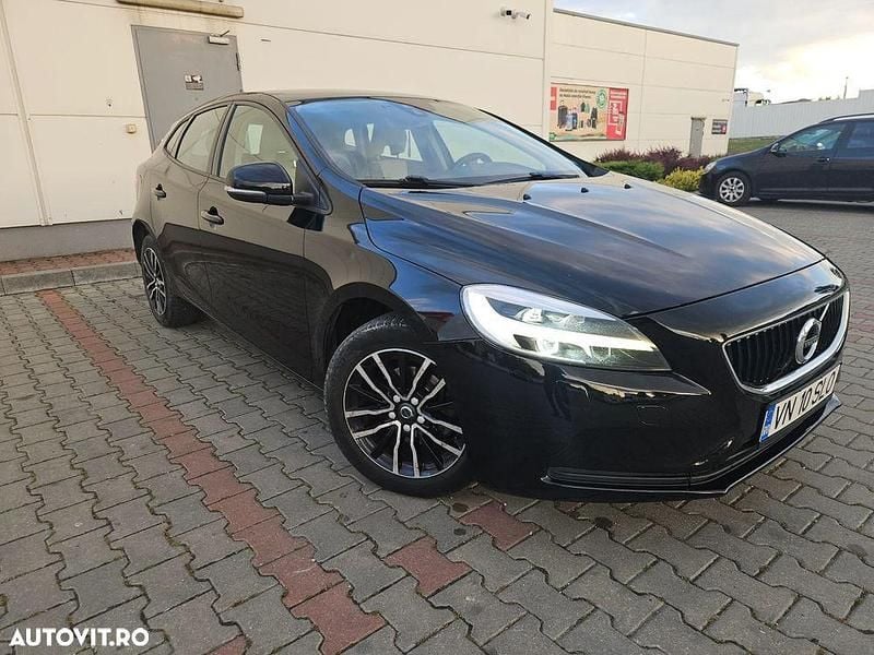 Negru Utilizat 2016 Volvo V40 Momentum Break | 8.790 EUR (Preț OK) - Imagine 1/4