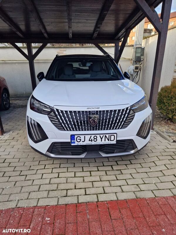 Alb Utilizat 2024 Peugeot 2008 GT SUV | 24.495 EUR (Puțin scump) - Imagine 1/4