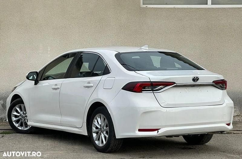 Second-hand Toyota Corolla Business Edition 122 CP (89 kW) 2021 Culoarealb Berlinǎ