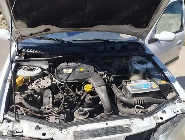 Alb Utilizat 2002 Renault Mégane Berlinǎ | 2.500 EUR (Scump) - Imagine 1/4