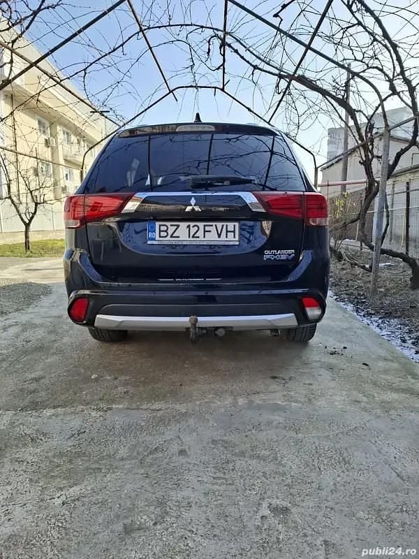 Second-hand Mitsubishi Outlander P-HEV 204 CP (150 kW) 2016
