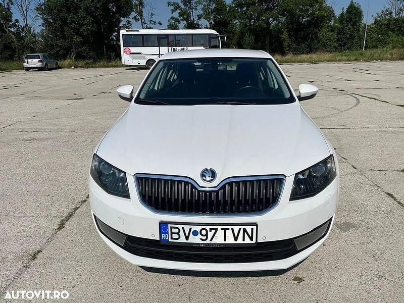 Alb Utilizat 2015 Skoda Octavia Style Berlinǎ | 9.400 EUR (Super Preț) - Imagine 1/4