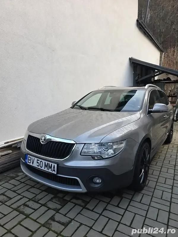 Gri Utilizat 2013 Skoda Superb Scout 4x4 Break | 11.000 EUR - Imagine 1/4