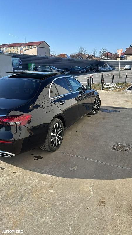 Second-hand Mercedes E220 200 CP (147 kW) 2021 Culoarenegru Berlinǎ