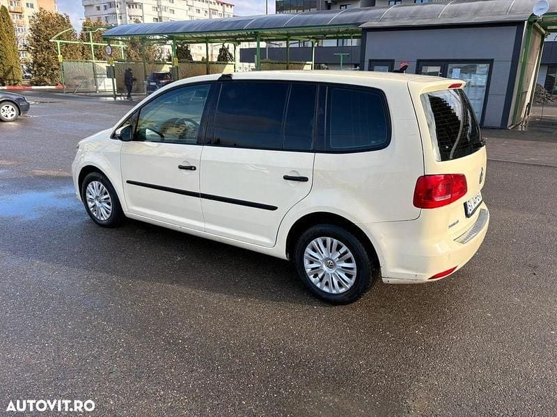 Second-hand VW Touran 115 CP (84 kW) 2014 Culoaregalbeuriu Monovolum