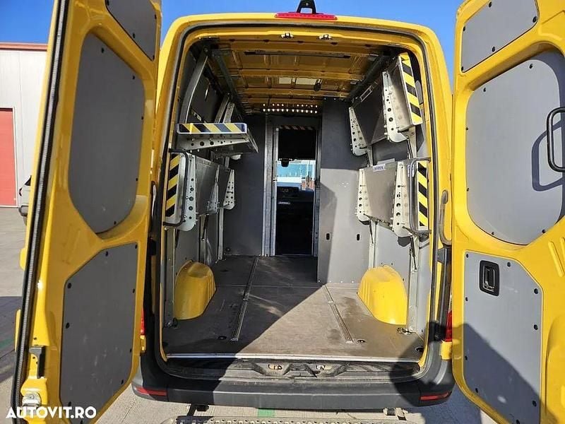 Second-hand Mercedes Sprinter 143 CP (105 kW) 2019 Culoaregalbeuriu Van