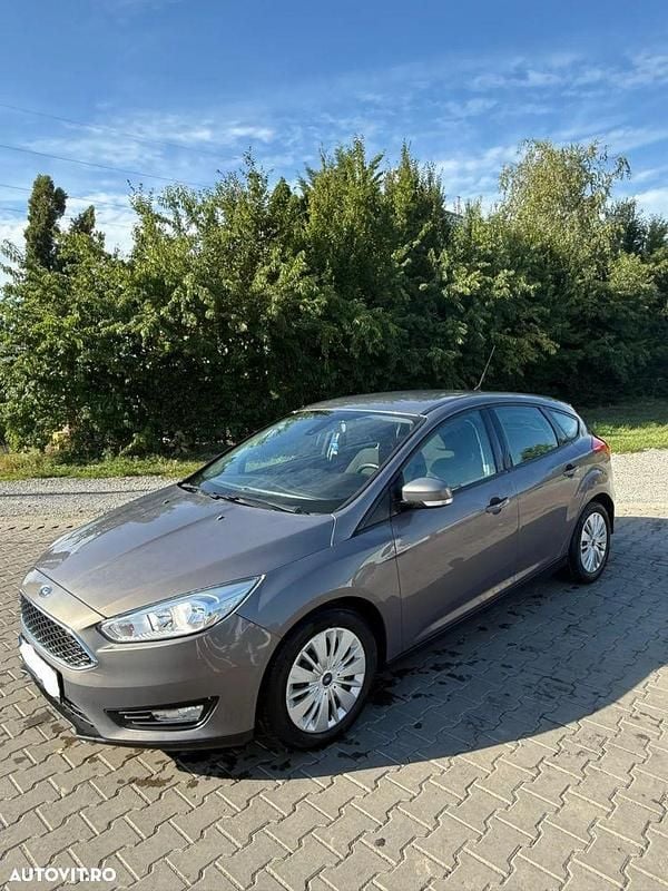 Culoaremaro Utilizat 2015 Ford Focus Trend Hatchback | 6.350 EUR (Preț OK) - Imagine 1/4