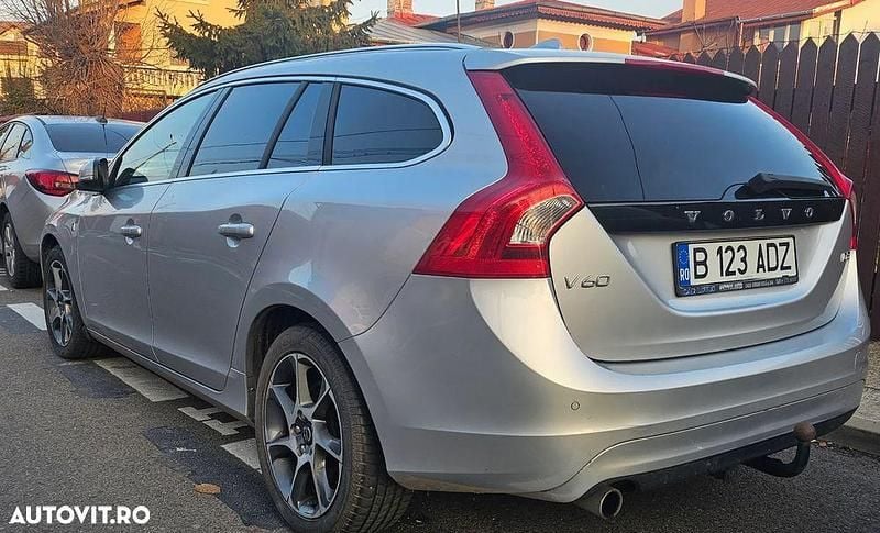 Culoareargint Utilizat 2016 Volvo V60 Ocean Race Break | 11.900 EUR (Super Preț) - Imagine 1/4