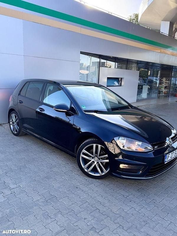 Culoarenegru Utilizat 2015 VW Golf VII Hatchback | 8.750 EUR (Puțin scump) - Imagine 1/4