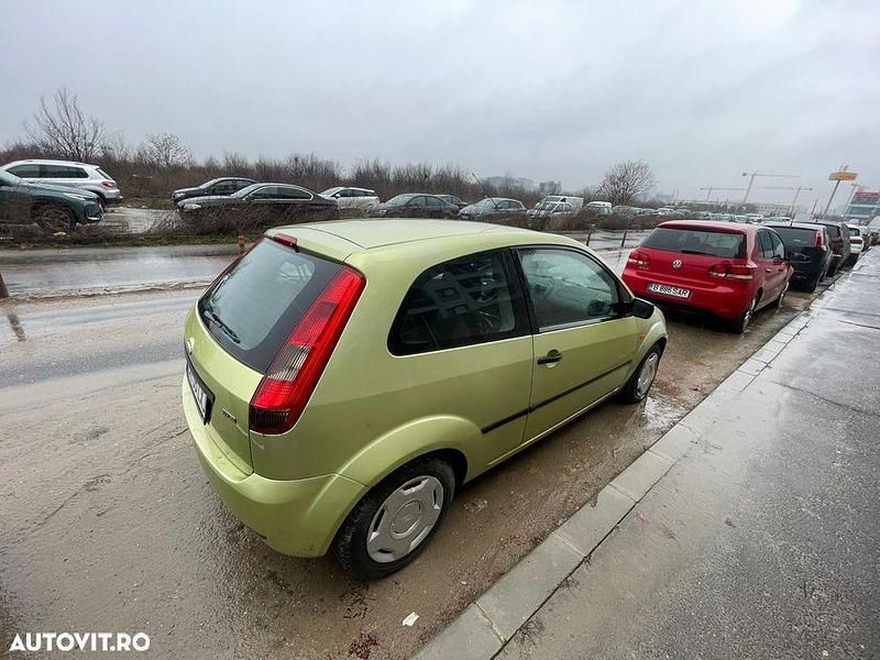 Second-hand Ford Fiesta 68 CP (50 kW) 2005 Culoareverde Hatchback