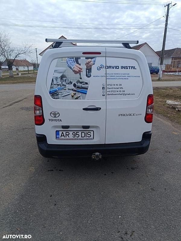 Second-hand Toyota Proace 102 CP (75 kW) 2021 Culoarealb Monovolum