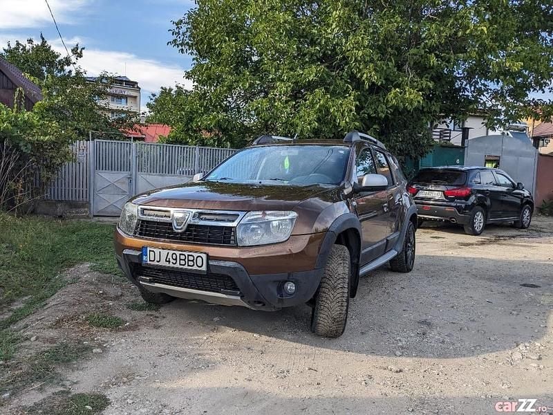 Maro Utilizat 2010 Dacia Duster SUV | 7.590 EUR (Puțin scump) - Imagine 1/4