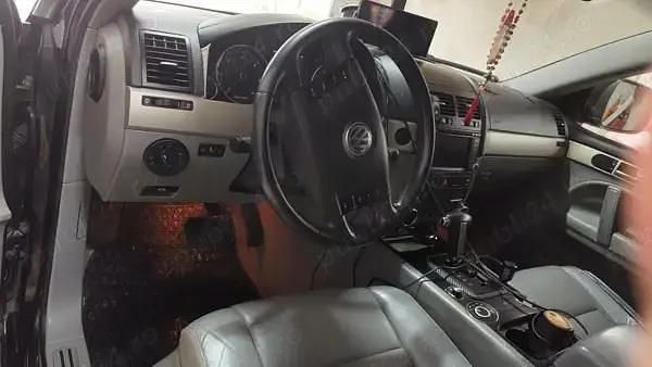 Negru Utilizat 2006 VW Touareg SUV | 4.500 EUR (Preț OK) - Imagine 1/4