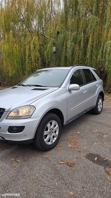 Culoareargint Utilizat 2007 Mercedes ML320 SUV | 6.500 EUR (Preț OK) - Imagine 1/4