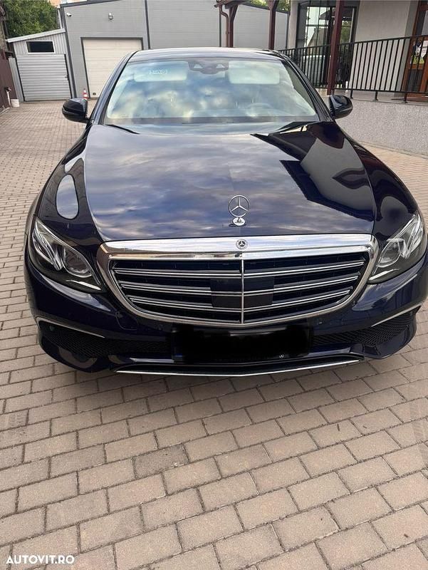 Albastru Utilizat 2019 Mercedes E220 Hatchback | 32.999 EUR - Imagine 1/4