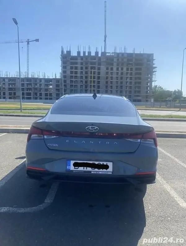 Second-hand Hyundai Elantra 123 CP (90 kW) 2023 Berlinǎ