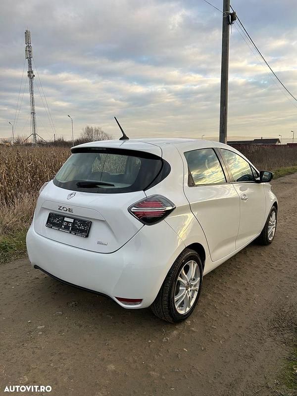 Second-hand Renault Zoe Life 79 kW (108 CP) 2020 Culoarealb Hatchback