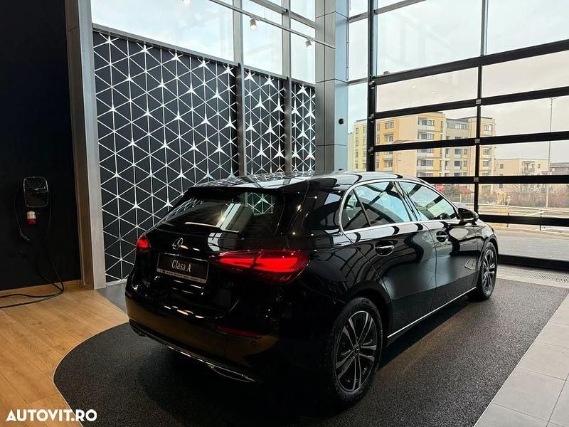 Nouă Mercedes A180 136 CP (100 kW) 2025 Culoarenegru Hatchback