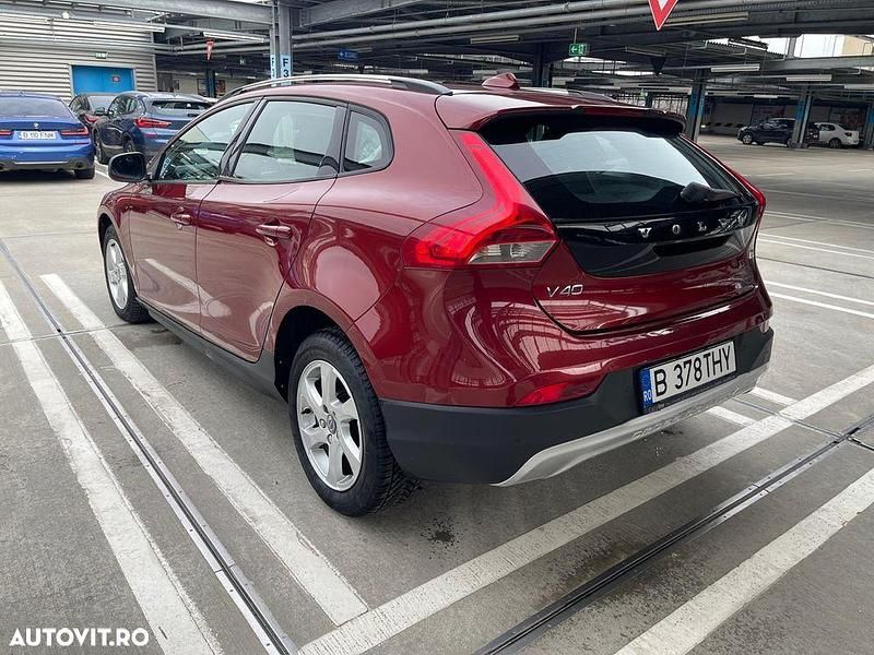 Second-hand Volvo V40 You! 115 CP (84 kW) 2015 Culoarerosu Hatchback