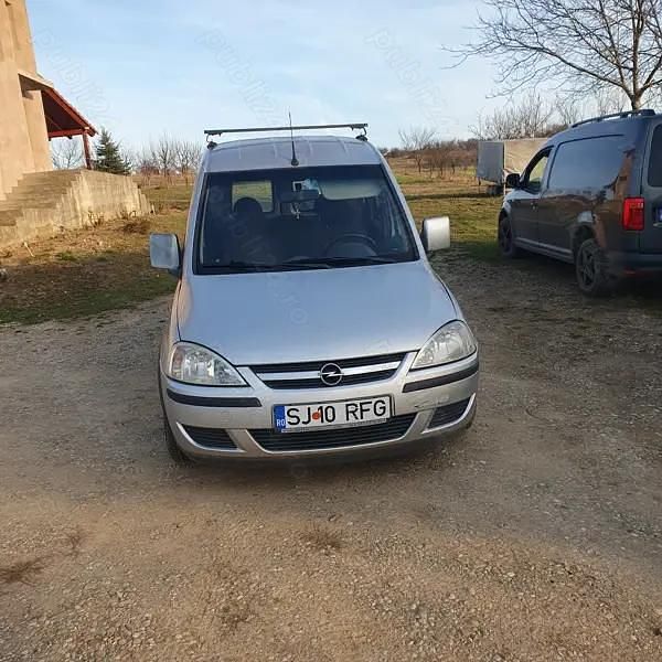 Second-hand Opel Combo 101 CP (74 kW) 2005 Argintiu Monovolum