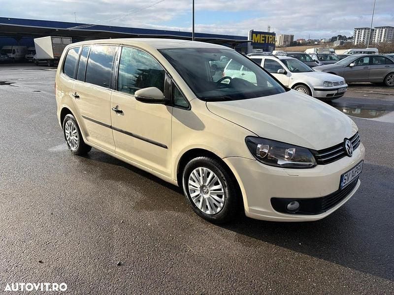 Second-hand VW Touran 115 CP (84 kW) 2014 Culoaregalbeuriu Monovolum
