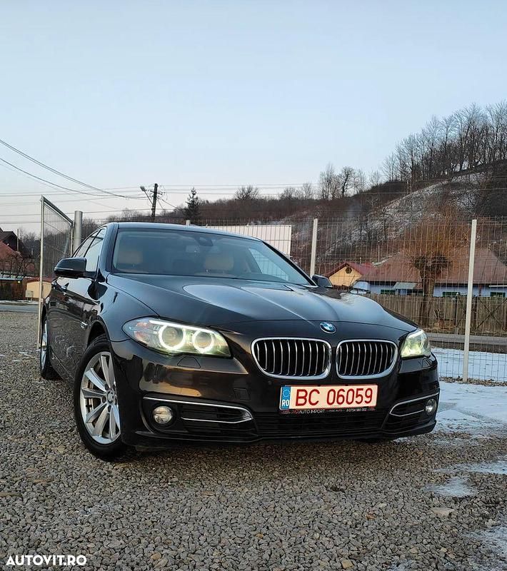Second-hand BMW 520 Luxury Line 184 CP (135 kW) 2014 Culoaremaro Berlinǎ