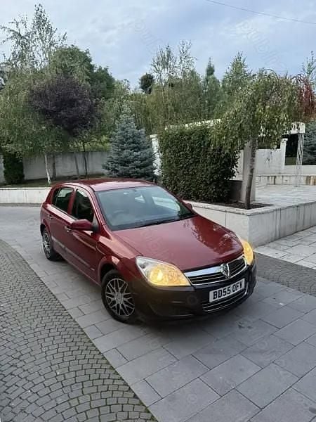 Rosu Utilizat 2006 Opel Astra Hatchback | 900 EUR (Super Preț) - Imagine 1/4