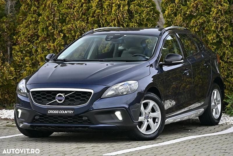 Culoarealbastru Second-hand 2013 Volvo V40 Hatchback | 5.650 EUR (Preț bun) - Imagine 1/4