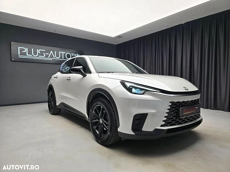 Second-hand Lexus LBX Business Edition 136 CP (100 kW) 2024 Culoarealb SUV