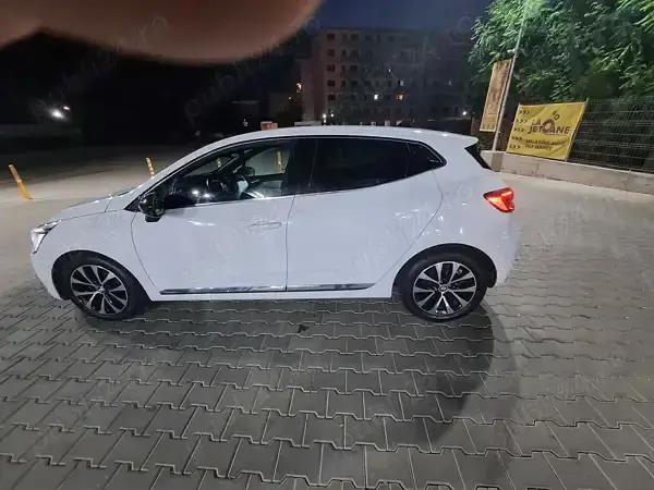 Second-hand Renault Clio V Techno 90 CP (66 kW) 2022 Alb Hatchback