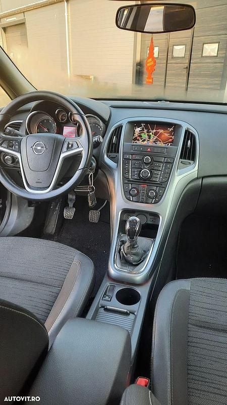 Second-hand Opel Astra Edition 110 CP (80 kW) 2014 Culoarenegru Monovolum