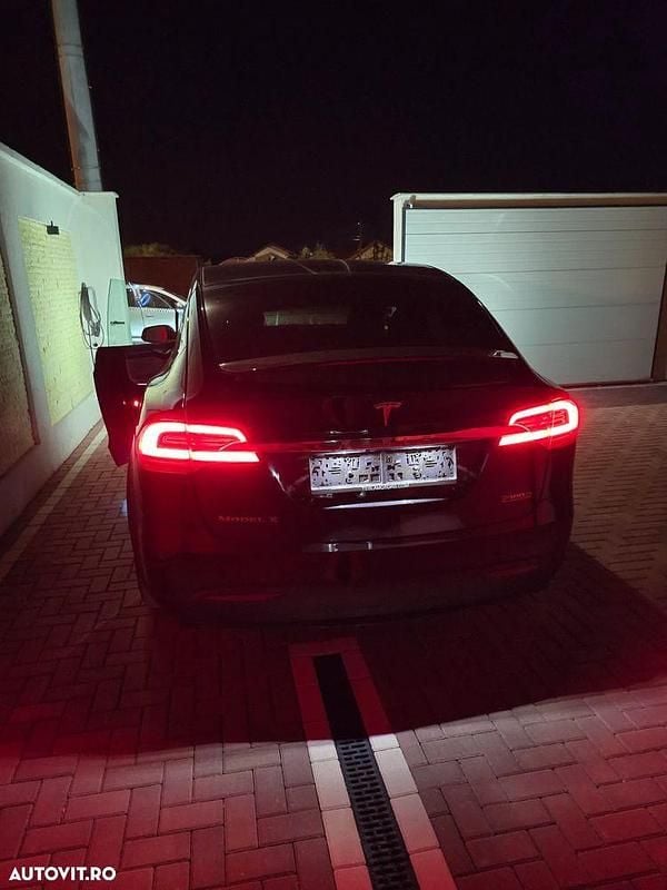 Second-hand Tesla Model X 450 kW (613 CP) 2017 Culoarenegru SUV