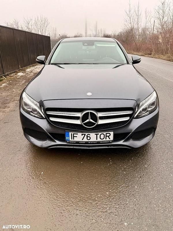 Second-hand Mercedes C200 136 CP (100 kW) 2016 Culoarenegru Hatchback