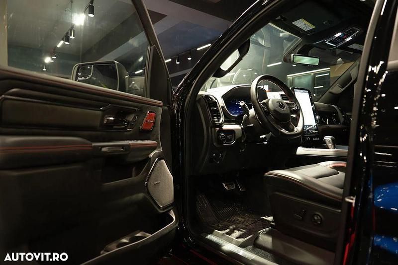 Second-hand Dodge Ram 540 CP (397 kW) 2025 Culoarenegru Pickup