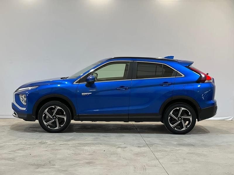 Second-hand Mitsubishi Eclipse Cross 98 CP (72 kW) 2023 Albastru inchis  metalic SUV