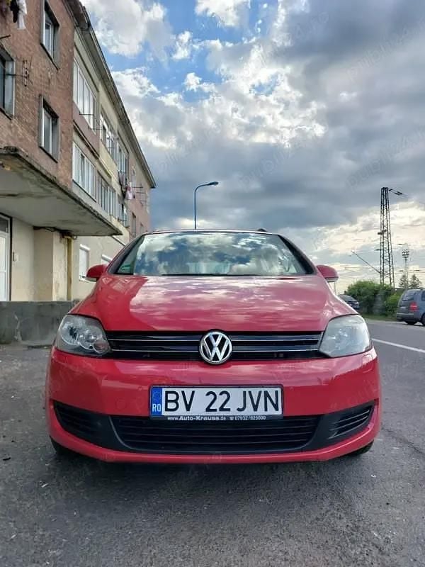 Rosu Utilizat 2010 VW Golf Plus Monovolum | 3.900 EUR - Imagine 1/4