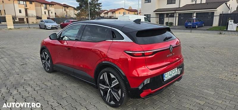 Culoarerosu Utilizat 2023 Renault Mégane Iconic Hatchback | 27.400 EUR - Imagine 1/4