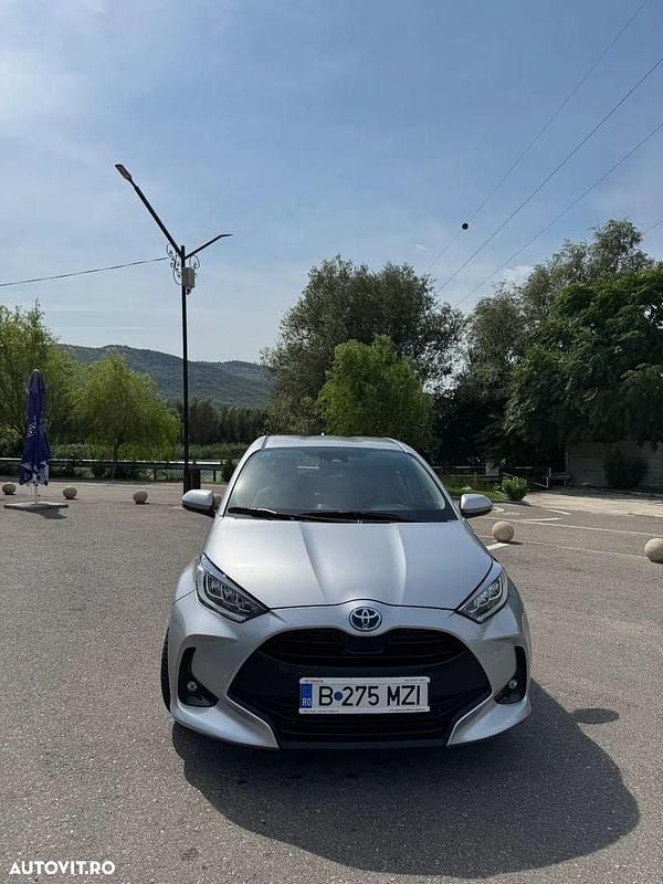 Culoareargint Utilizat 2022 Toyota Yaris Hybrid Plus | 18.500 EUR (Preț OK) - Imagine 1/4