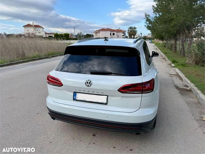 Second-hand VW Touareg Style 231 CP (169 kW) 2018 Culoarealb SUV