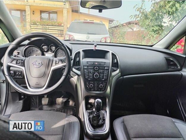 Second-hand Opel Astra 125 CP (91 kW) 2011 Gri Hatchback