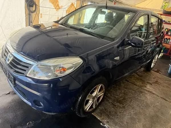 Albastru Utilizat 2012 Dacia Sandero Ambiance Hatchback | 2.500 EUR (Preț OK) - Imagine 1/4
