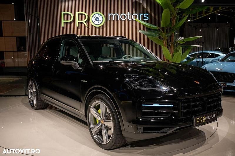 Culoarenegru Utilizat 2024 Porsche Cayenne S E-Hybrid SUV | 119.000 EUR (Preț OK) - Imagine 1/4