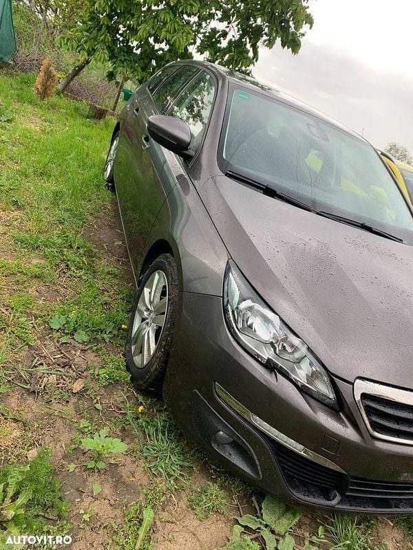 Culoarealte culori Utilizat 2015 Peugeot 308 Active Break | 4.300 EUR (Super Preț) - Imagine 1/4