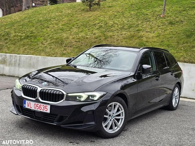 Culoarenegru Utilizat 2022 BMW 318 Sport Line Break | 17.999 EUR (Preț OK) - Imagine 1/4