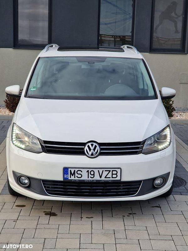 Second-hand VW Touran Highline 170 CP (125 kW) 2011 Culoarealb Monovolum