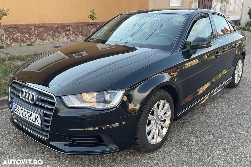Culoarenegru Utilizat 2015 Audi A3 Attraction Berlinǎ | 10.700 EUR (Preț OK) - Imagine 1/4