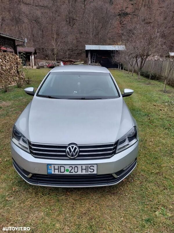 Gri Utilizat 2011 VW Passat Comfortline Berlinǎ | 6.150 EUR (Preț OK) - Imagine 1/4